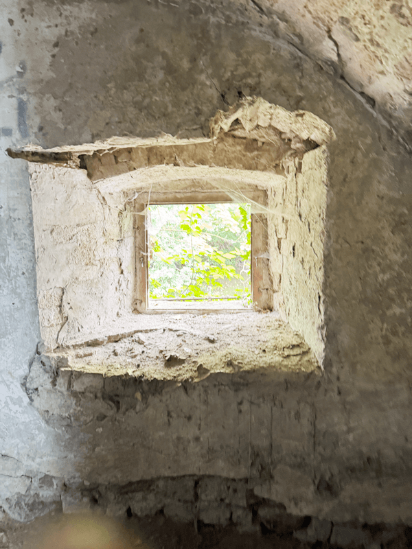 palas-angern-fenster-nord